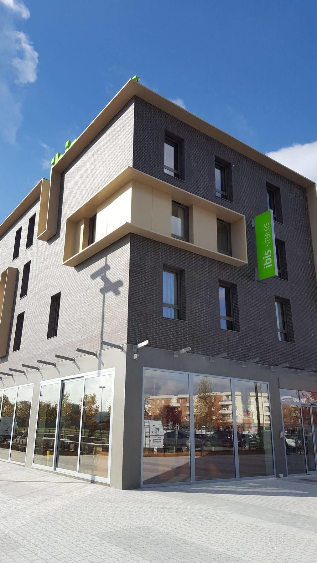 Ibis Styles Guyancourt Versailles Exterior photo