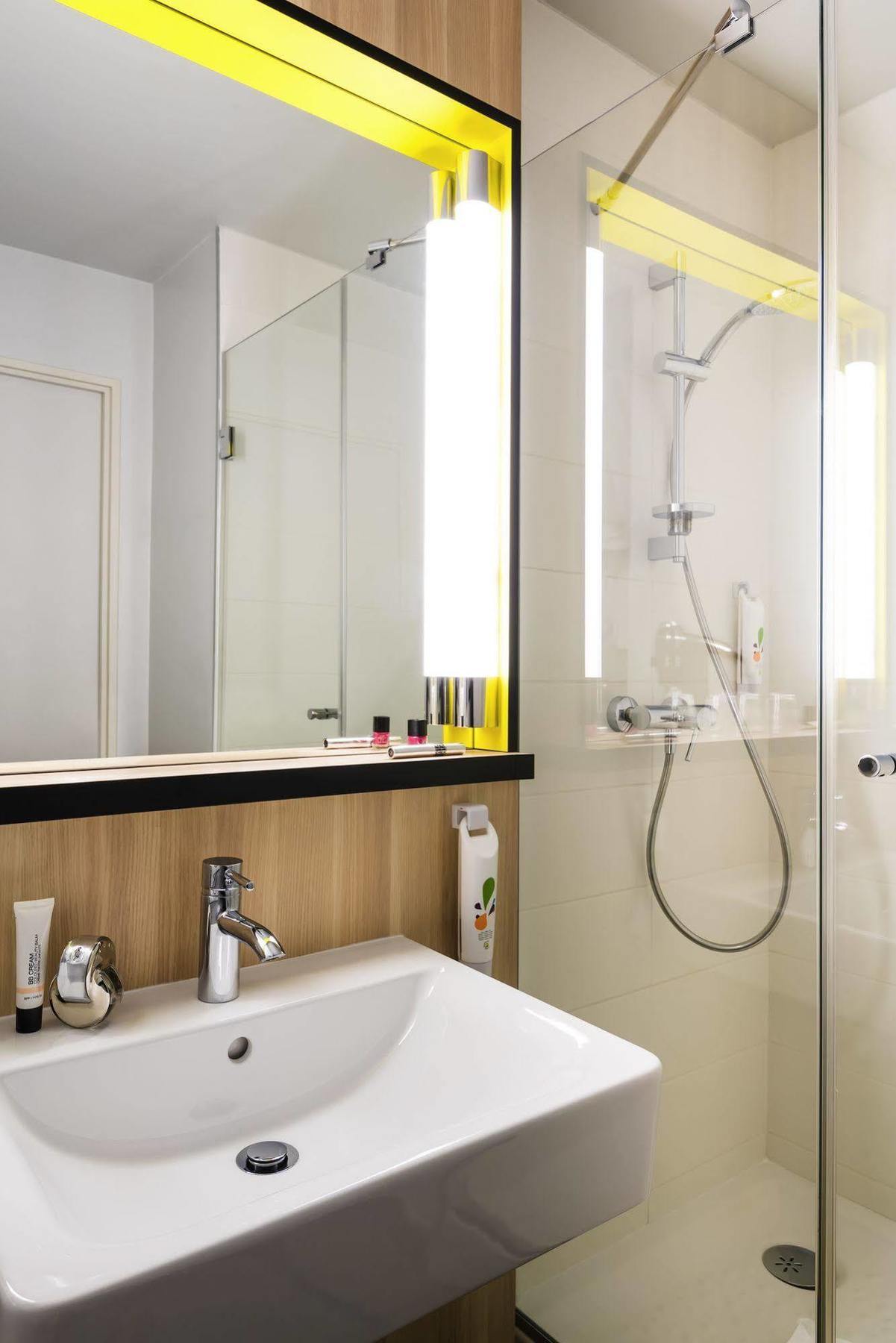 Ibis Styles Guyancourt Versailles Exterior photo