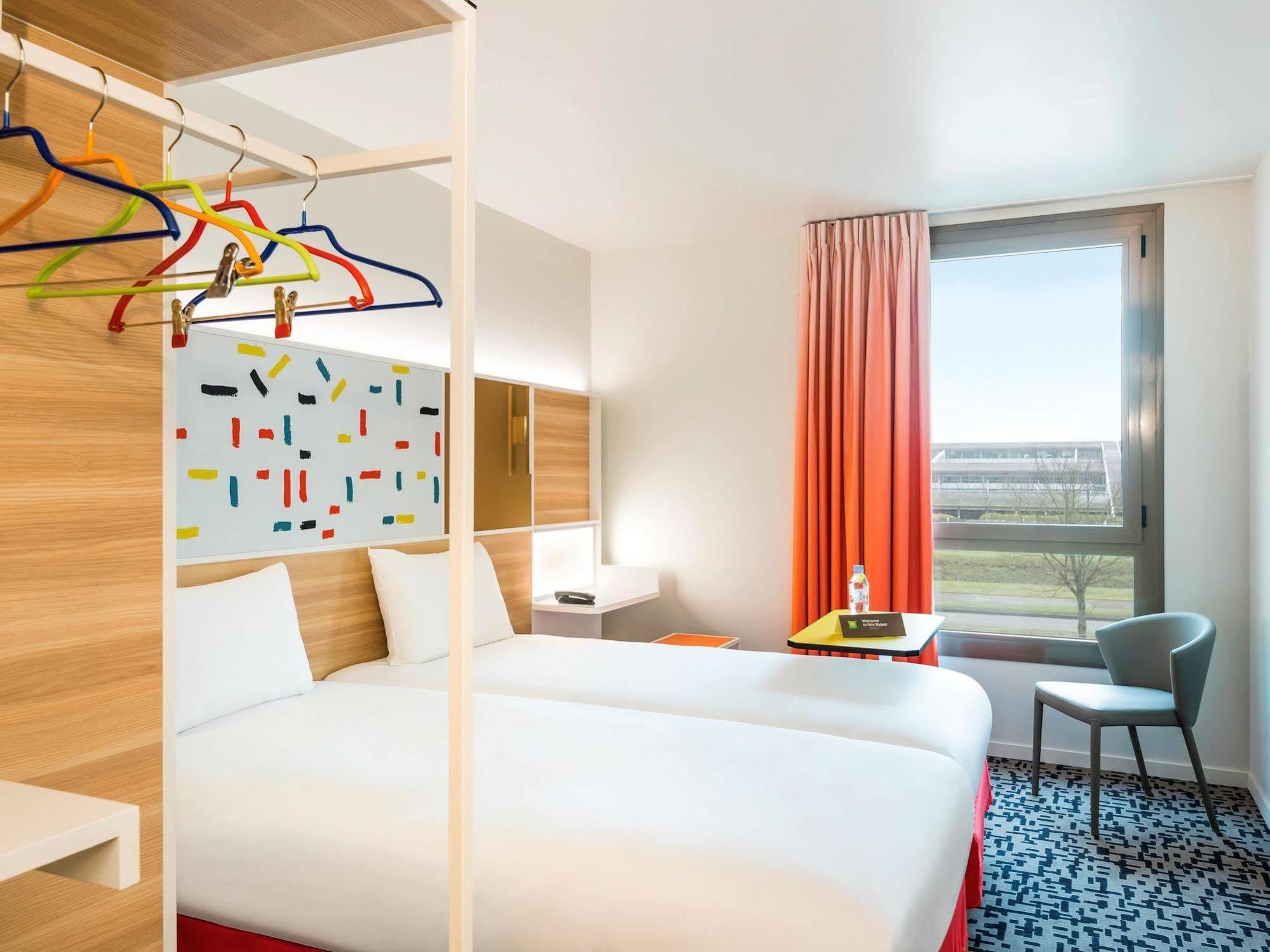 Ibis Styles Guyancourt Versailles Exterior photo